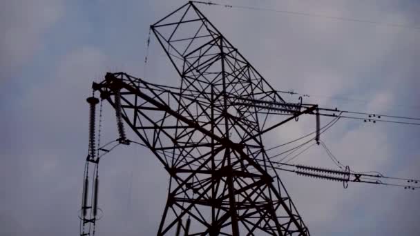 日落时的高压电塔.输电线路。高压电力线. — 图库视频影像