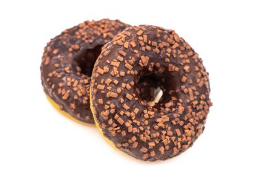 Beyaz arka planda izole edilmiş çikolata kremalı çörekler.