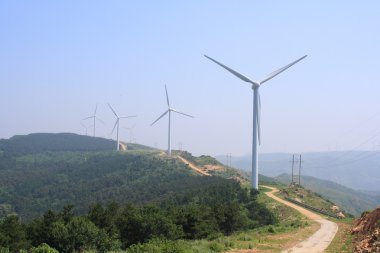 güç üreten yel değirmenleri