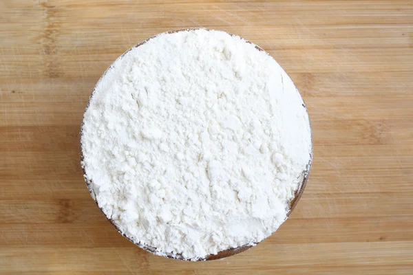 Wheat flour in a bowl — Stock Photo, Image