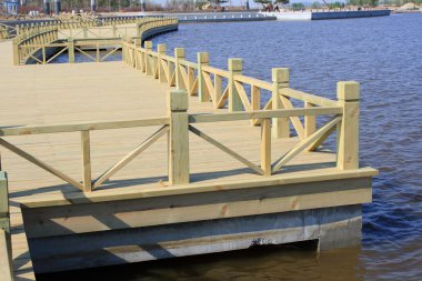 Ahşap iskelesi kadar kapatın