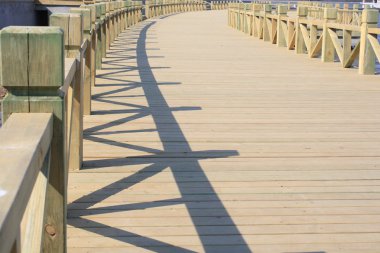 Yeni ahşap güverte