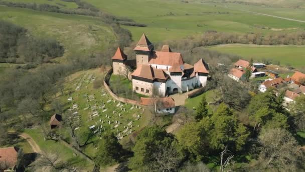 Riprese Aeree Una Chiesa Fortificata Medievale Situata Nel Villaggio Viscri — Video Stock