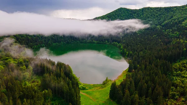 Αεροφωτογραφία Της Ηφαιστειακής Λίμνης Saint Ann Που Βρίσκεται Στη Ρουμανία — Φωτογραφία Αρχείου