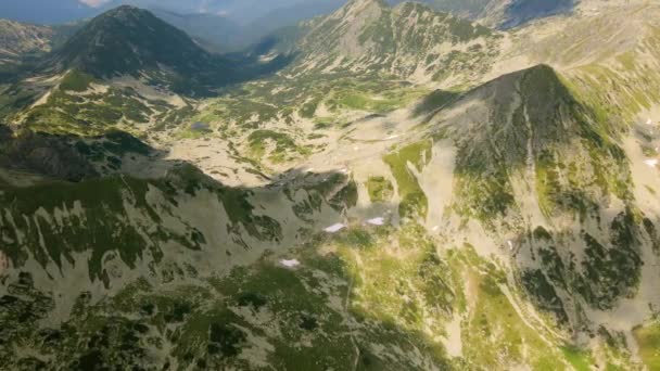 Vídeo Aéreo Una Cordillera Disparada Desde Avión Tripulado Mientras Volaba — Vídeo de stock