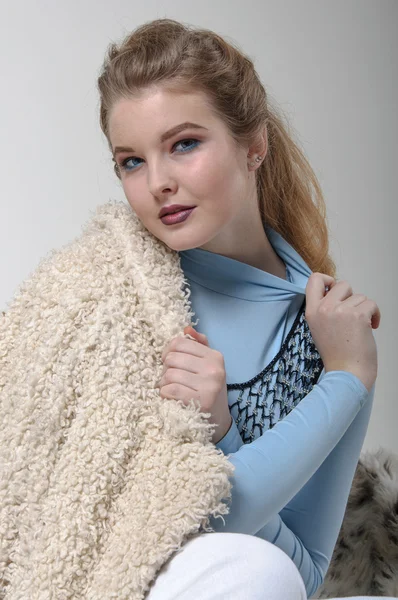 Beautiful blonde posing in the studio — Stock Photo, Image