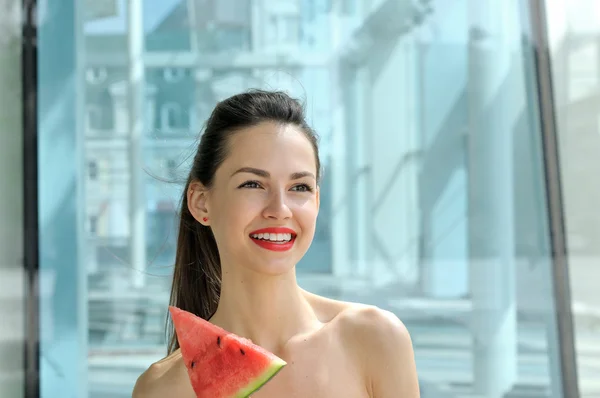 Portrait of a smiling girl with watermelon — Stock Photo, Image