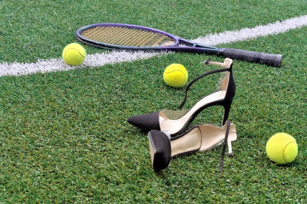 Tennisschläger, Bälle und Schuhe — Stockfoto