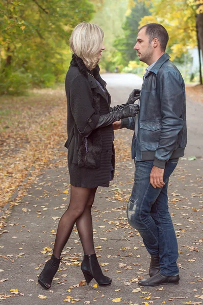 Çift birbirlerine bakacak şekilde