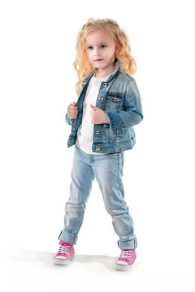 Meisje gekleed een denim jasje — Stockfoto