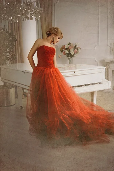 Photo stylized as old picture. Woman and piano. — Stock Photo, Image