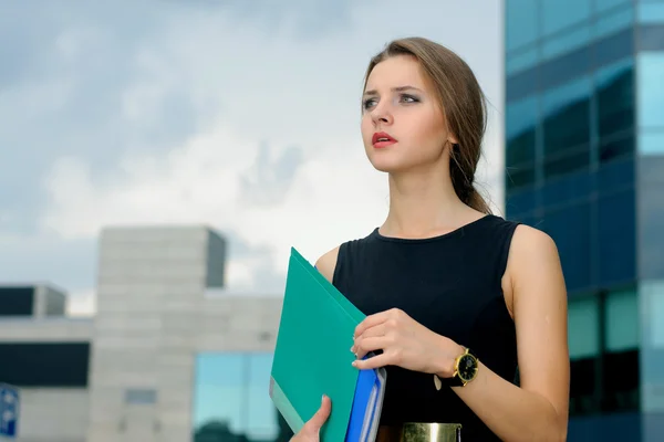Business woman with folders for papers in her hands — Stock Photo, Image