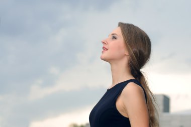 Bir neşeli ve mutlu iş kadın portresi