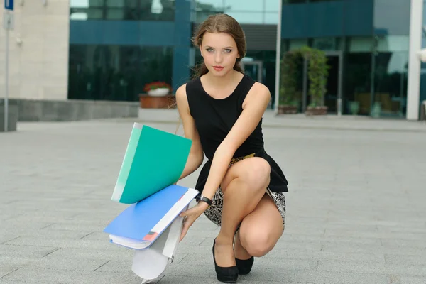 Woman dropped to the ground folders — Stock Photo, Image