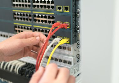 Karışık bağlantı kabloları