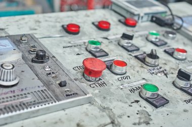 Fabrika Denetim Masası ile kırmızı ve yeşil düğme