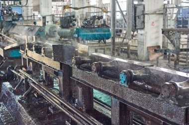 Haddehane makine atölyesinde borular haddeleme için