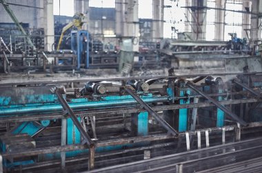 Haddehane makine atölyesinde borular haddeleme için