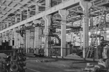 Metalurji malzeme ile ambar. Çelik metal borular 