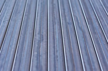 Üst üste kare form metal boru