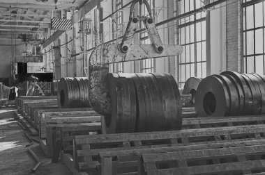 Sıcak haddelenmiş şerit çelik ürünleri ve vinç