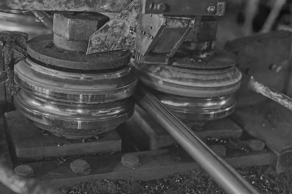 Rolling forming rolls metal works on manufacture of pipes