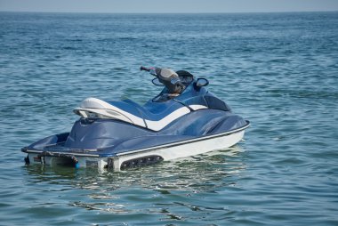 Bir hydrocycle denizde