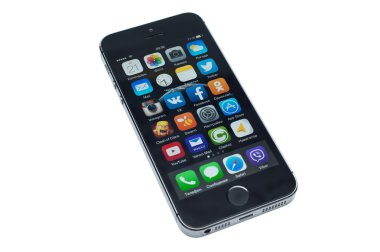 Beyaz arka plan üzerinde izole iphone 5'ler