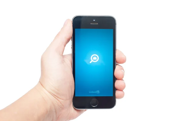 Iphone 5s mit Jobs in App verknüpft — Stockfoto