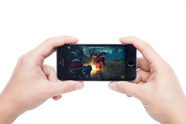 IPhone 5s with  Warhammer 40.000: Space Wolf app — Stock Photo, Image
