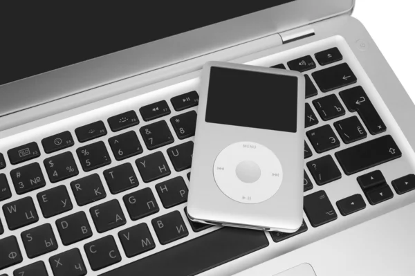 Pavlograd, Ukraine - December 4, 2014: iPod classic 160 Gb on si — Stock Photo, Image