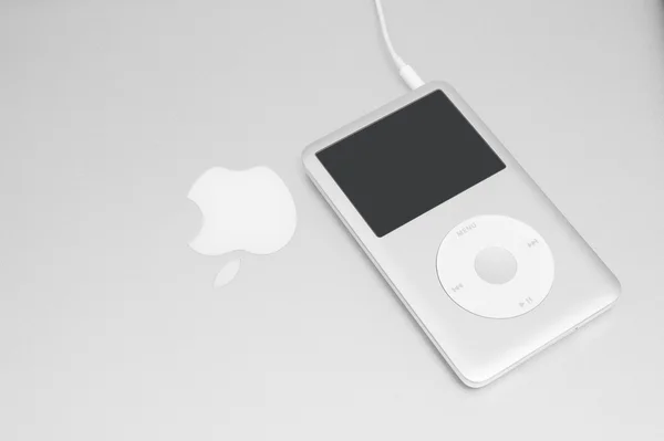 Pavlograd, Ukraine - December 18, 2014: iPod classic 160 Gb on s — Stock Photo, Image