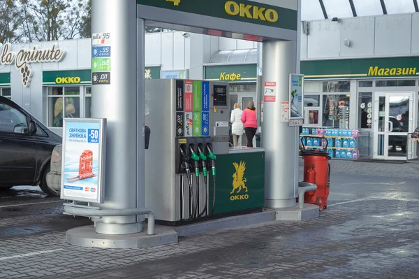 Lviv, Ukraina - januari, 10, 2015: Okko bränsle stationen nära Lvov. — Stockfoto