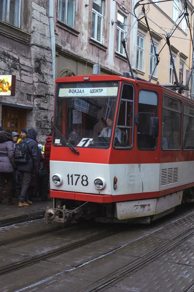 LVIV, UKRAINE - January 16, 2015: a tram in the Old Town Lviv, U — Stock Photo, Image