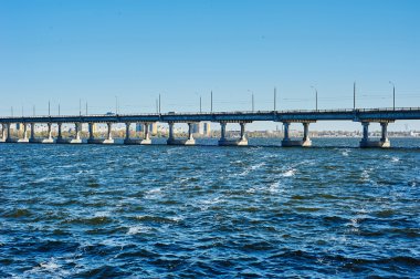 dnepropetrovsk Dinyeper Nehri üzerinde köprü
