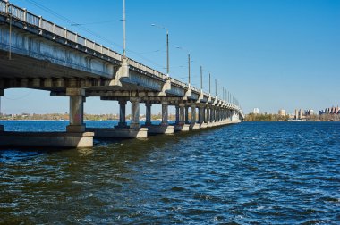 dnepropetrovsk Dinyeper Nehri üzerinde köprü
