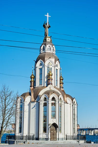 Kirche an der Promenade. Stadt Dnipropetrowsk, Ukraine — Stockfoto