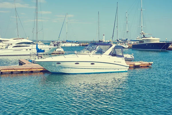 Båtar i hamnen Odessa — Stockfoto