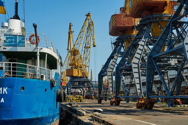 Cargo cranes on rails