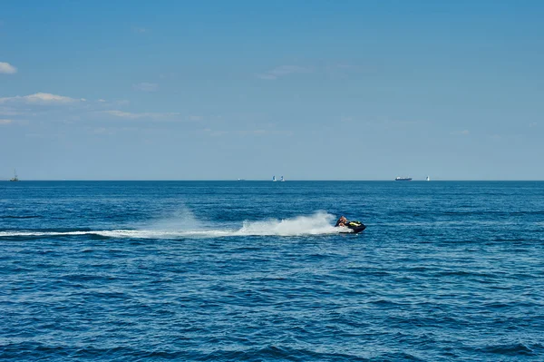 Motoros vízi sporteszközök a tengeren — Stock Fotó