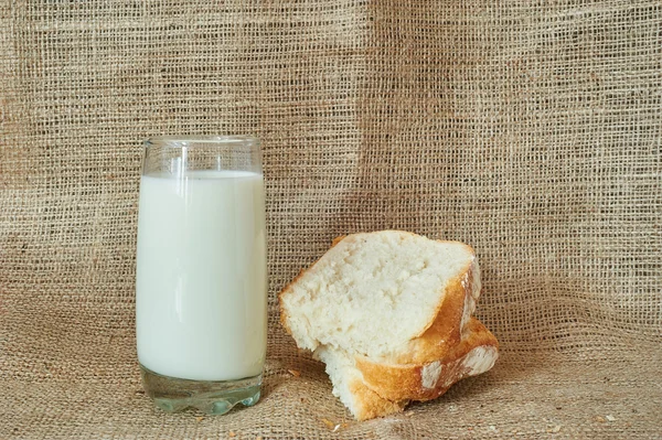 A glass of milk with bread — Stock Photo, Image