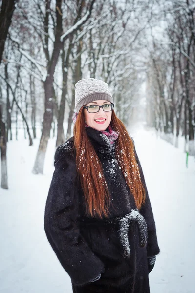 冬の美しい少女. — ストック写真