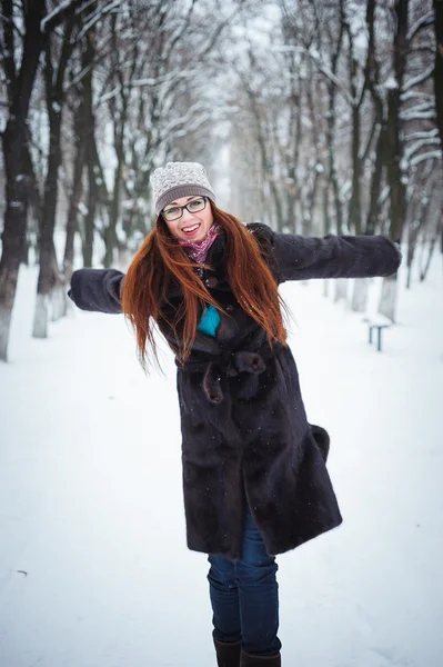冬の美しい少女 — ストック写真