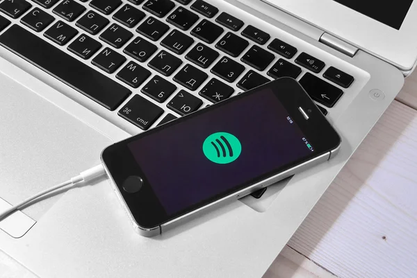iPhone 5'ler ile Spotify için mobil uygulama s laptop