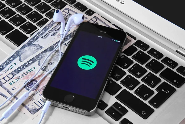 iPhone 5'ler ile Spotify için mobil uygulama s laptop