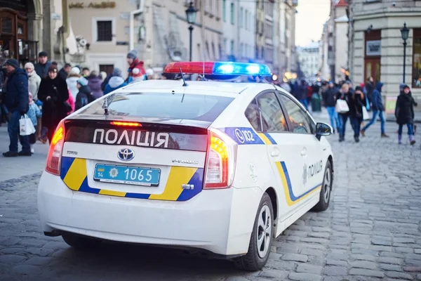 Nueva policía pro-estadounidense ucraniana en la plaza Rynok en Lviv — Foto de Stock