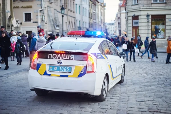 Nueva policía pro-estadounidense ucraniana en la plaza Rynok en Lviv — Foto de Stock