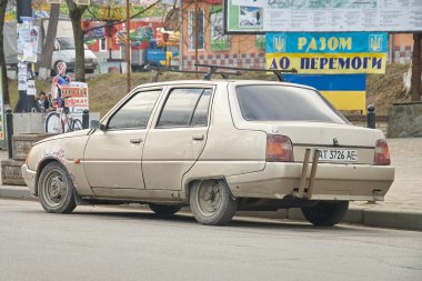 Araba Zaz 1103 Slavuta yol kenarında