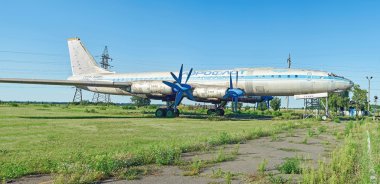Bir on iki eski nadir Sovyet uçağı Tu-114