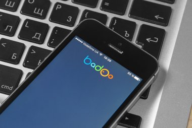 flört servisi Badoo üstünde belgili tanımlık perde ile iphone 5'ler